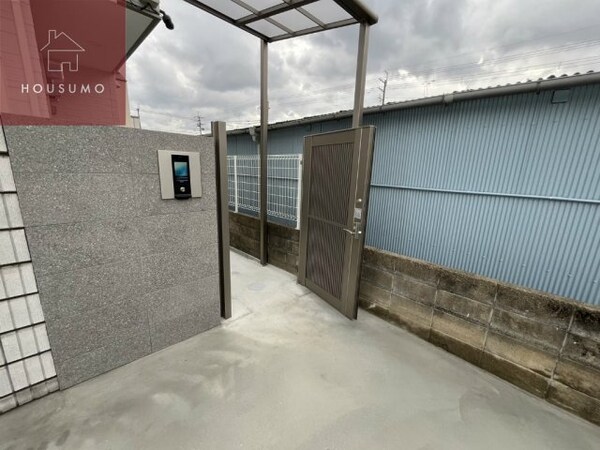 エントランス(建物の内部です)