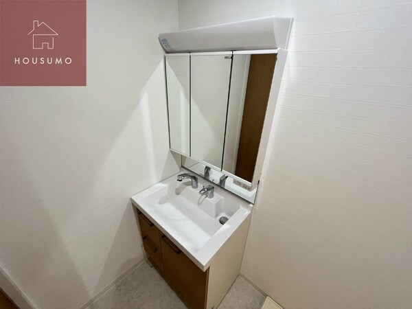 独立洗面台(独立洗面台、朝の身支度には欠かせません)