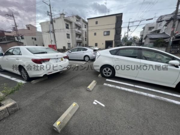 駐車場(駐車場に車を止められます)