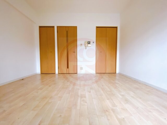 物件内観写真5　(ゆったりとした居間です)