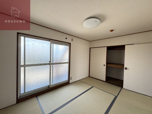 寝室(落ち着いた色調の寝室です)