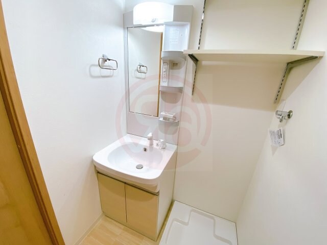 物件内観写真10　(独立洗面台、朝の身支度には欠かせません)