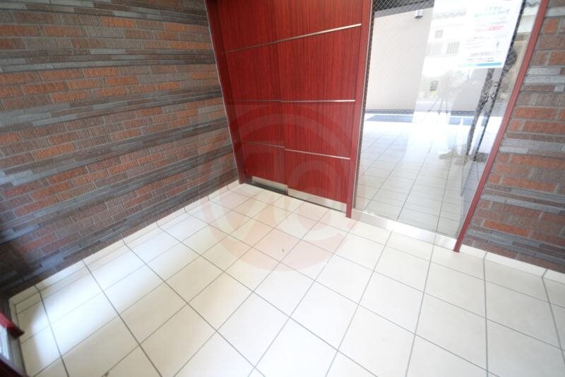 物件外観写真2　(清潔なエントランスです)