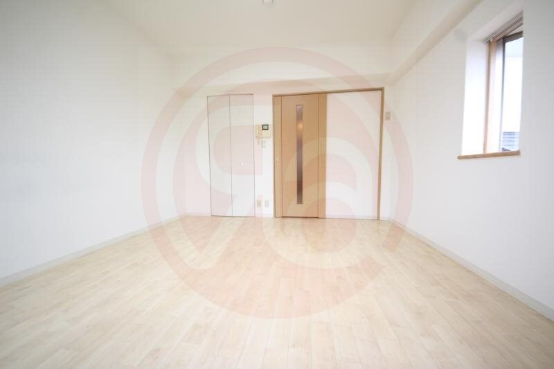 物件内観写真14　(お子さんと一緒に遊べます)