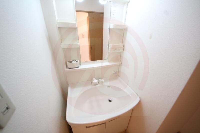 物件内観写真20　(朝の身支度には欠かせない独立洗面化粧台)