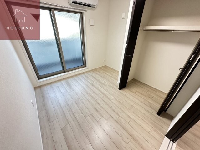 物件内観写真8　(広々とした洋室です)