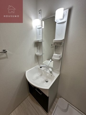 物件内観写真12　(コンパクトで使いやすい洗面所)