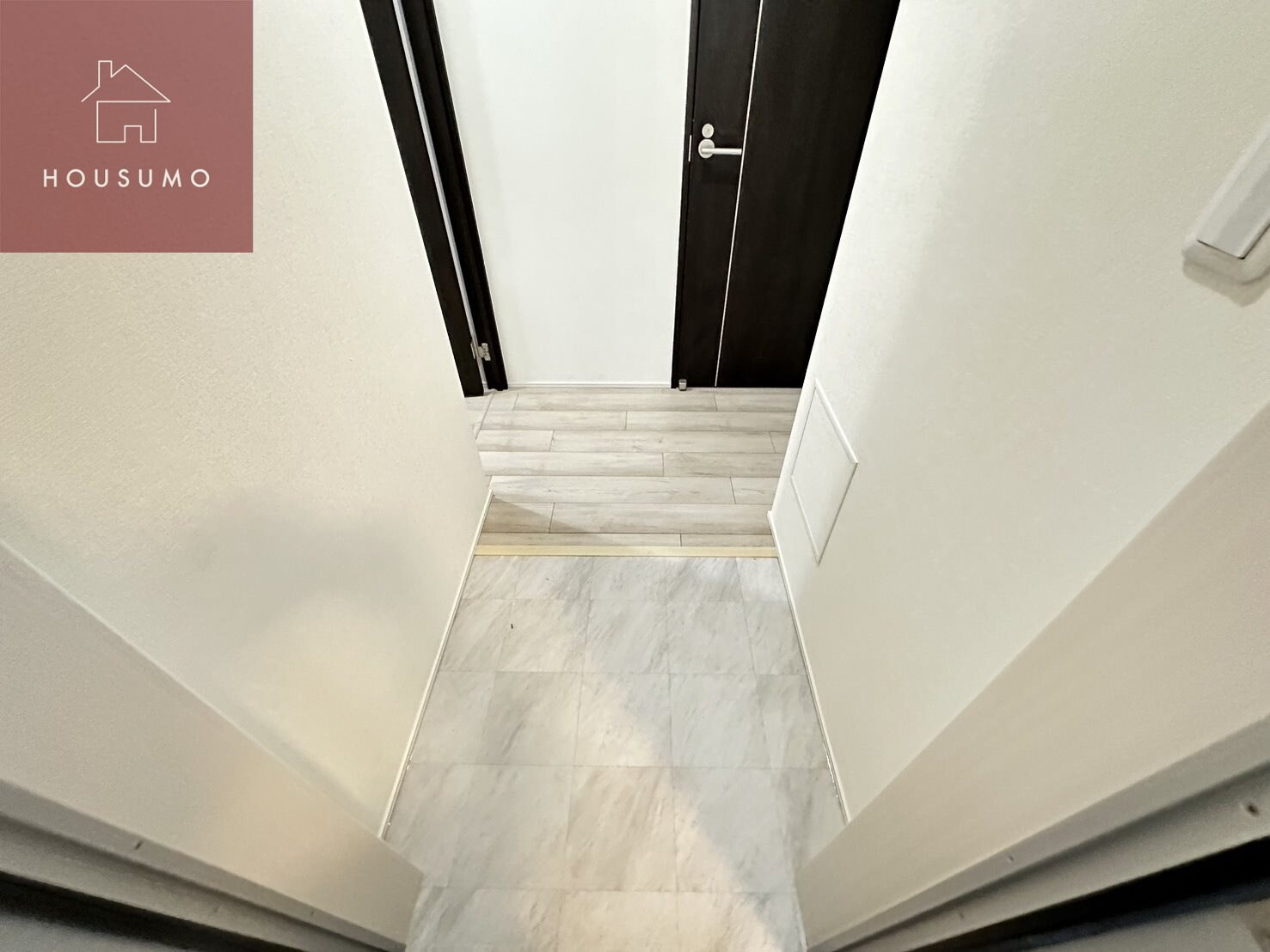 物件内観写真18　(落ち着いた玄関です)