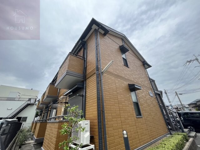 物件外観写真1　(外観は落ち着いています)