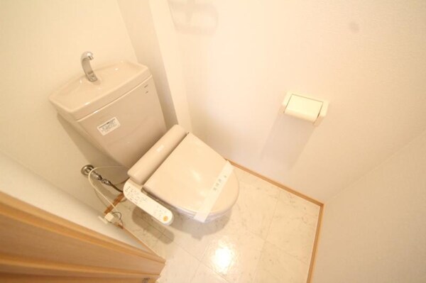 トイレ(コンパクトで使いやすいトイレです)