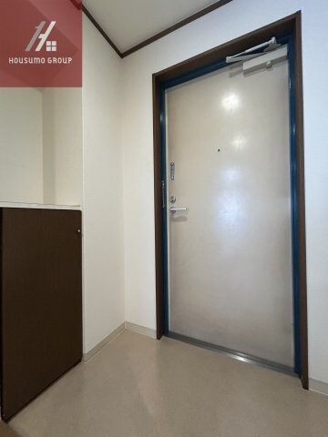 物件内観写真4　(シンプルで使いやすい玄関です)