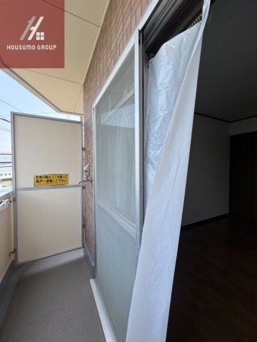 物件内観写真19　(開放的で明るい空間を演出してくれるバルコニーです)