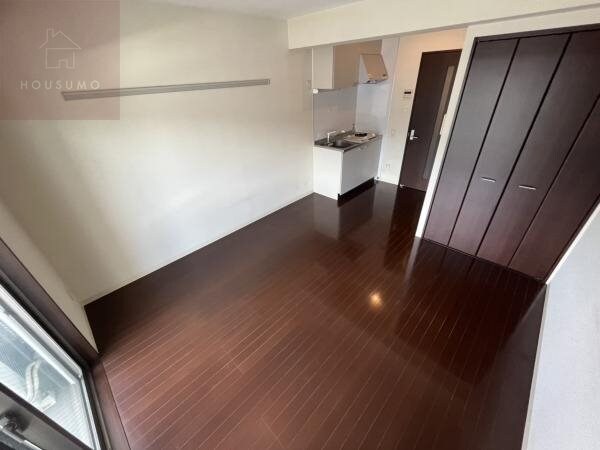 物件内観写真7　(落ち着いた色調の寝室です)