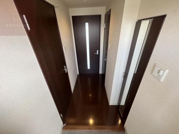 物件内観写真23　(内装は落ち着いています)