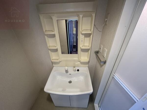 独立洗面台(独立洗面台で身支度をすべて済ませてしまいましょう)