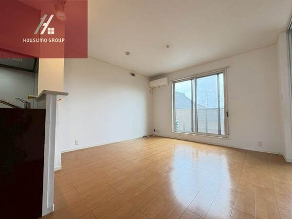 居室(おしゃれな居間です)