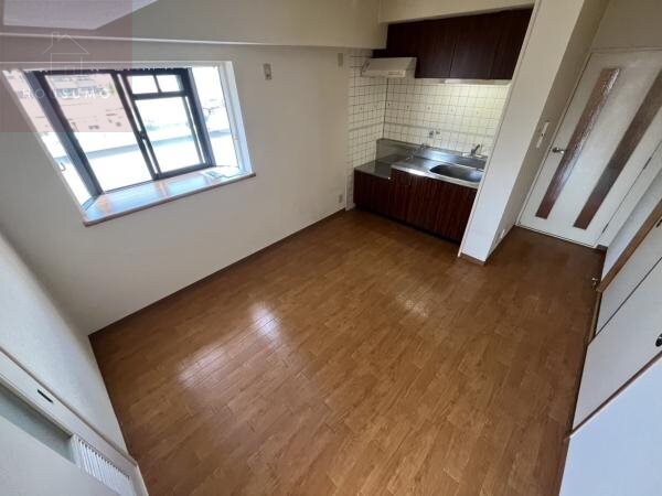 物件内観写真27　(ゆったりとした居間です)