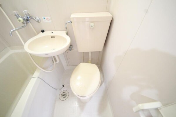 トイレ(コンパクトで使いやすいトイレです)