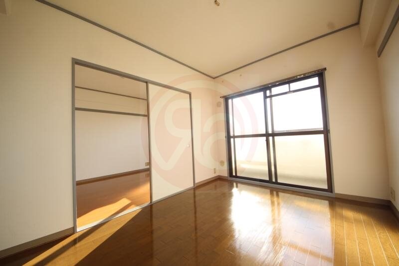 物件内観写真7　(広々とした洋室です)