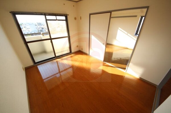 寝室(使い勝手のいい寝室です)