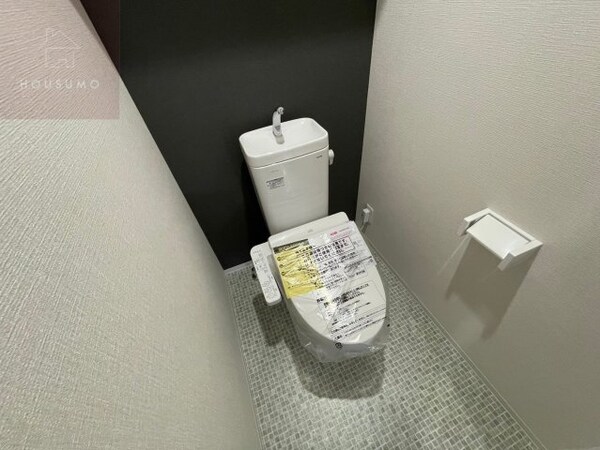 トイレ(落ち着いた色調のトイレです)