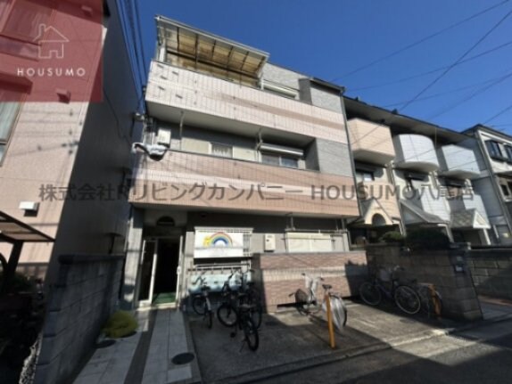 物件外観写真1　(外観は落ち着いています)