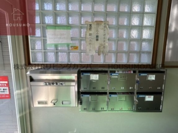 物件外観写真2　(清潔なエントランスです)