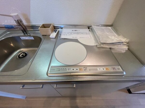 キッチン(個人の部屋や寝室として使える洋室です)