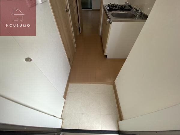 物件内観写真9　(ゆったりとした玄関です)