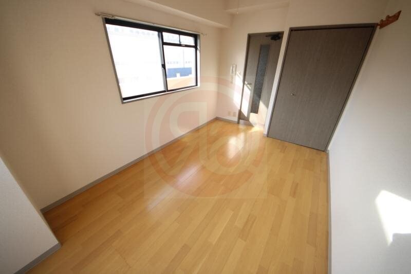 物件内観写真6　(こちらのリビングで趣味の時間をお楽しみください)