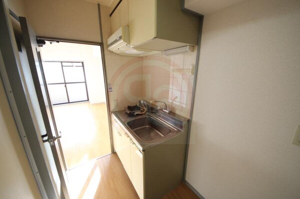 キッチン(コンパクトなキッチンで掃除もラクラク)