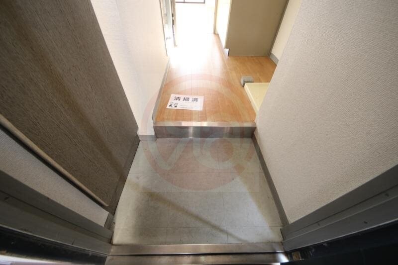 物件内観写真14　(ゆったりとした玄関です)