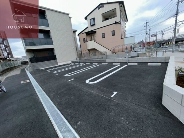 駐車場(駐車場に車を止められます)