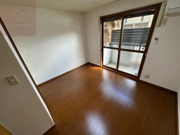 物件内観写真4　(ゆったり過ごせるリビングです)