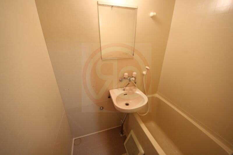 物件内観写真11　(日々の疲れを癒すお風呂付です)