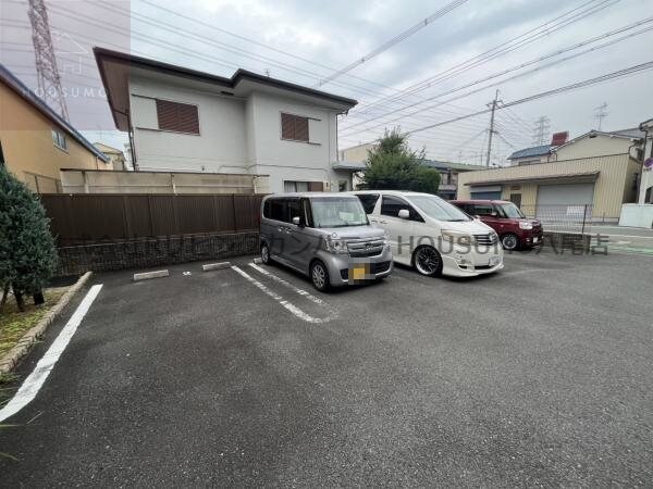 駐車場(駐車場に車を止められます)