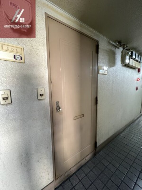 玄関(収納もある玄関です)