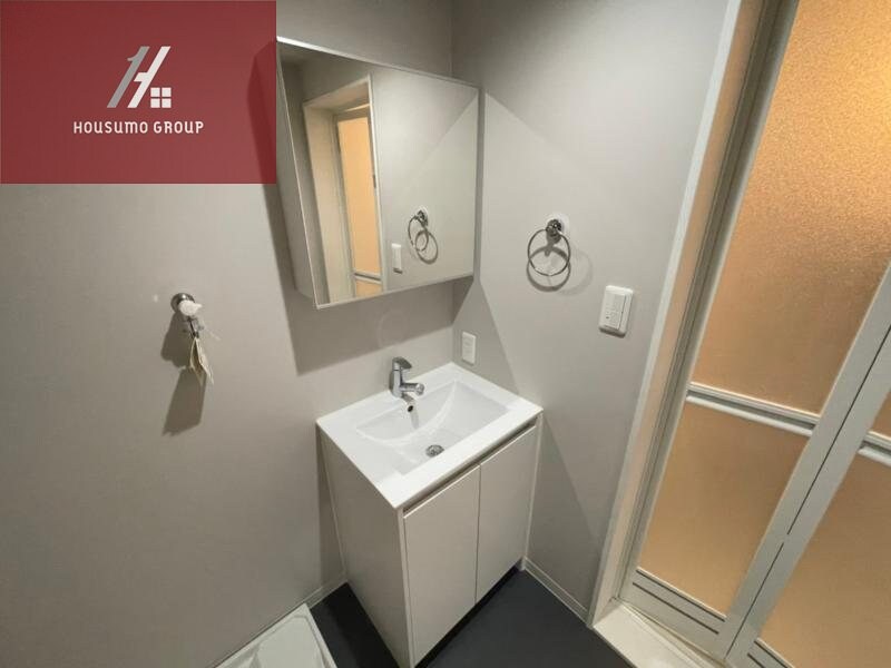 物件内観写真10　(使いやすい独立洗面台です)