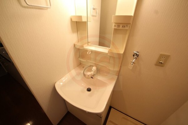 独立洗面台(独立洗面台、朝の身支度には欠かせません)