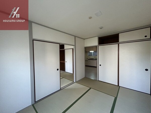 寝室(落ち着いて過ごせるお部屋なので、寝室にいかがでしょうか)