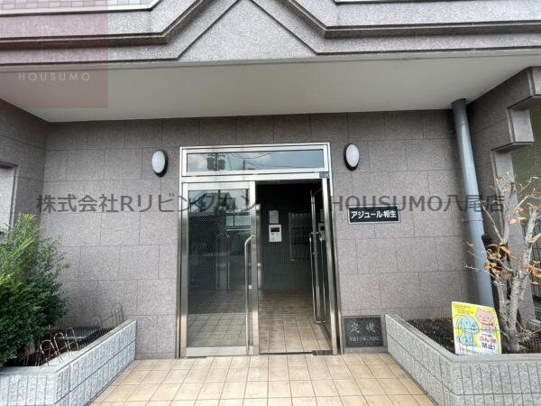 物件外観写真2　(清潔なエントランスです)