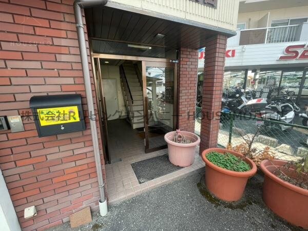 物件外観写真2　(ロビーです)