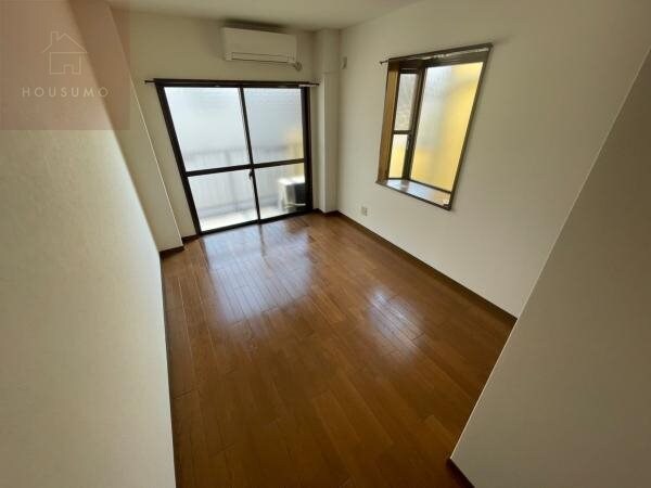 物件内観写真5　(ゆったりとしたリビングです)