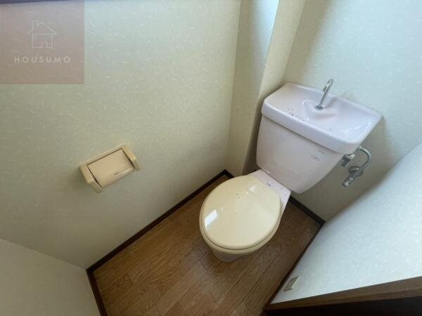 物件内観写真9　(ゆったりとした空間のトイレです)