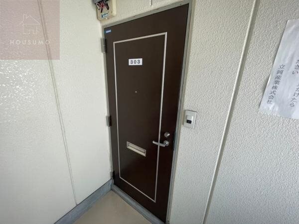 物件内観写真10　(収納もある玄関です)