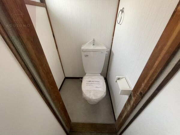 トイレ(落ち着いた色調のトイレです)