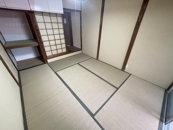 寝室(落ち着いて過ごせるお部屋なので、寝室にいかがでしょうか)