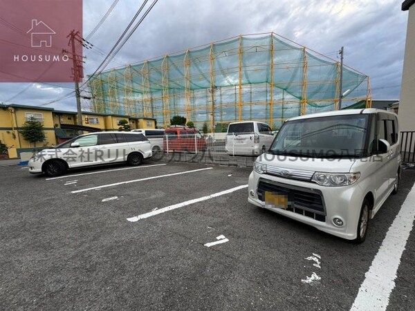 駐車場(駐車場があるので、車を買う予定の方も安心です)