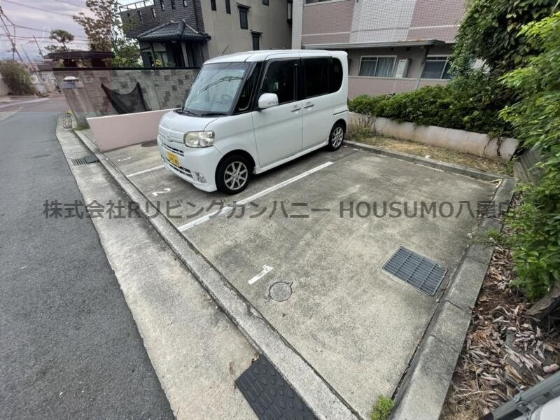 物件外観写真2　(カースペースがあります)