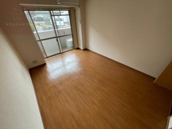 物件内観写真29　(明るい洋室です)